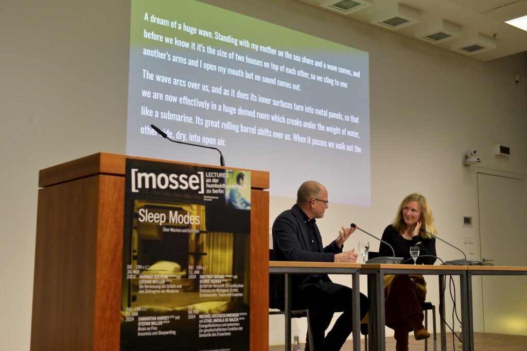 Samantha Harvey und Stefan Willer im Gespräch | Mosse Lecture von Samantha Harvey | © Niels Leiser für Mosse Lectures