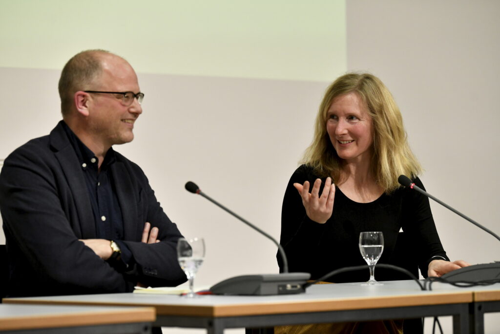 Samantha Harvey und Stefan Willer im Gespräch | Mosse Lecture von Samantha Harvey | © Niels Leiser für Mosse Lectures