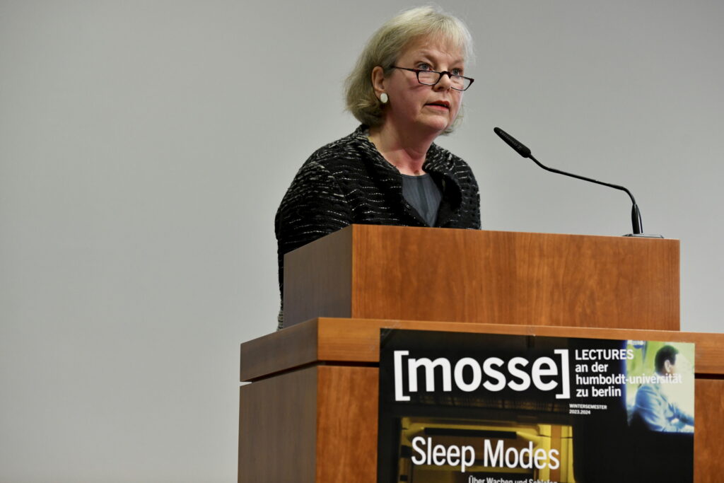 Ulrike Vedder führt in den Abend ein | Mosse Lecture von Hartmut Böhme | © Niels Leiser für Mosse Lectures