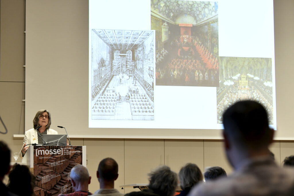 Barbara Stollberg-Rilinger während ihres Vortrags | Mosse Lecture von Barbara Stollberg-Rilinger | © Niels Leiser für Mosse Lectures