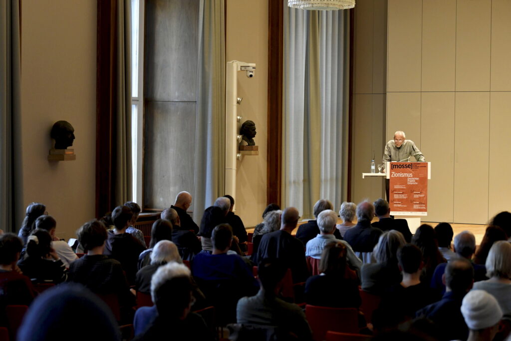 Das Publikum im Senatssaal verfolgt den Vortrag von Steven E. Aschheim | Mosse Lecture von Steven E. Aschheim | © Niels Leiser für Mosse Lectures