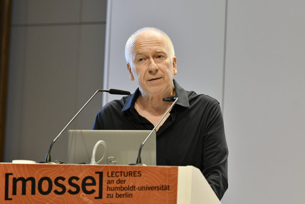 Joseph Vogl führt in den Abend ein | Mosse Lecture von Bashir Bashir | © Niels Leiser für Mosse Lectures