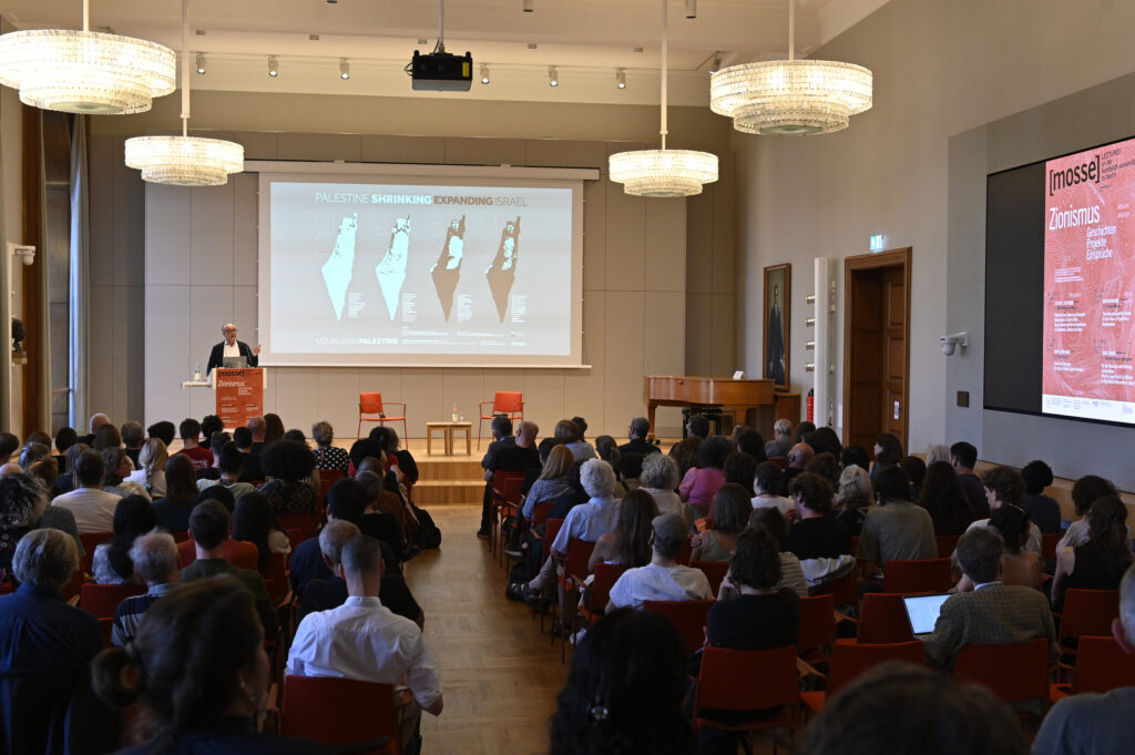 Das Publikum im Senatssaal verfolgt den Vortrag von Bashir Bashir | Mosse Lecture von Bashir Bashir | © Niels Leiser für Mosse Lectures