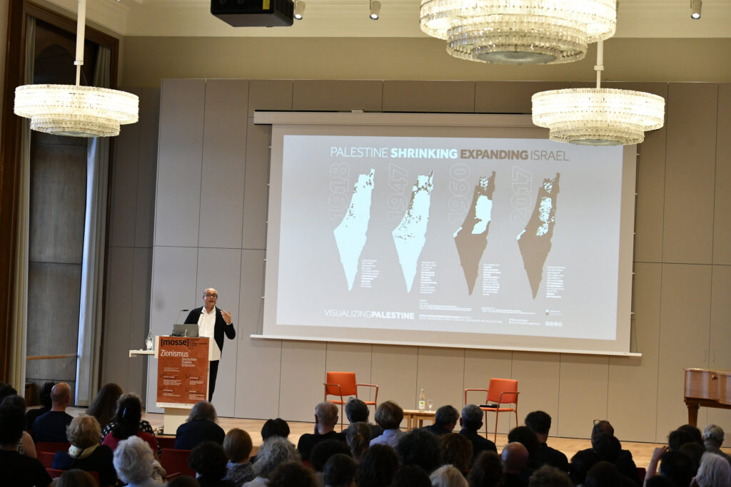 Das Publikum im Senatssaal verfolgt den Vortrag von Bashir Bashir | Mosse Lecture von Bashir Bashir | © Niels Leiser für Mosse Lectures