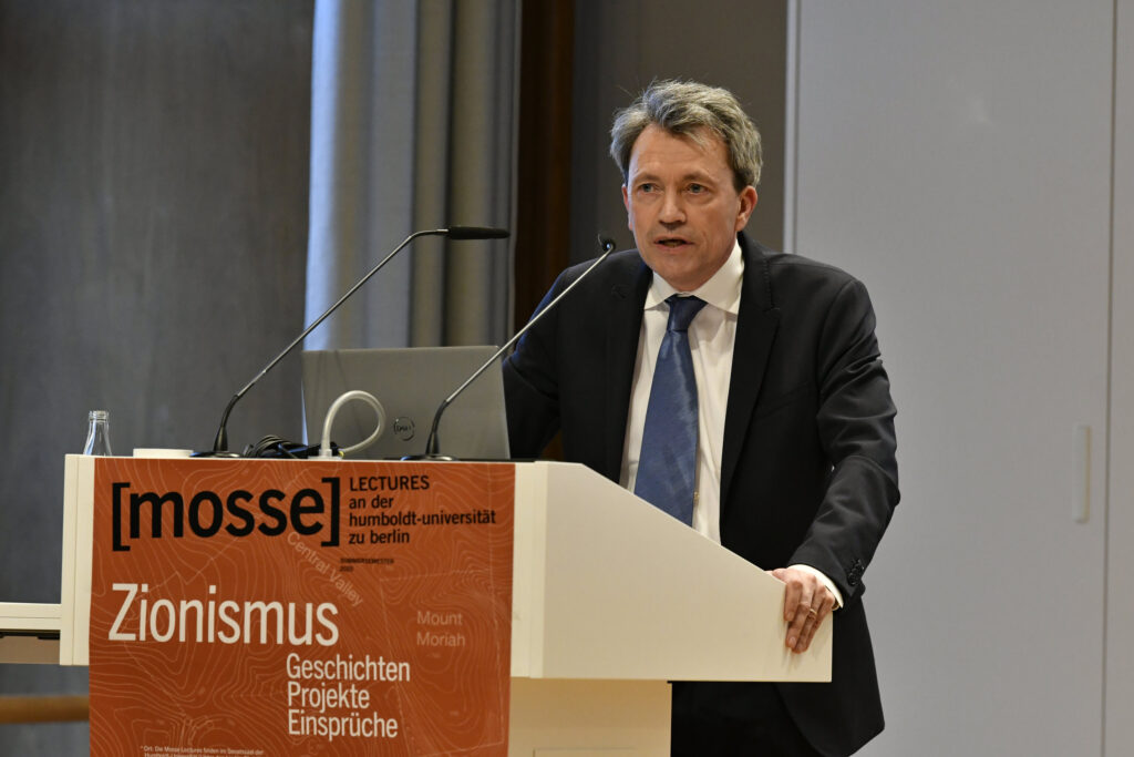 Thomas Meyer spricht zum Publikum im Senatssaal | Mosse Lecture von Bashir Bashir | © Niels Leiser für Mosse Lectures