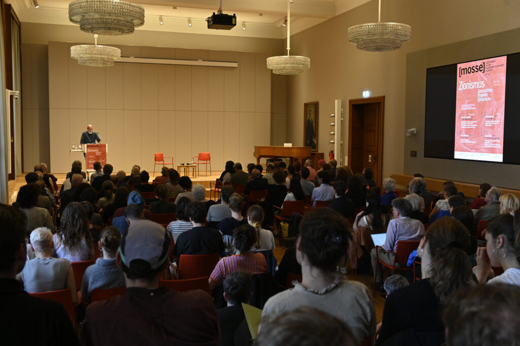 Das Publikum im vollbesetzten Senatssaal verfolgt den Vortrag Shaul Magids | Mosse Lecture von Shaul Magid | © Niels Leiser für Mosse Lectures