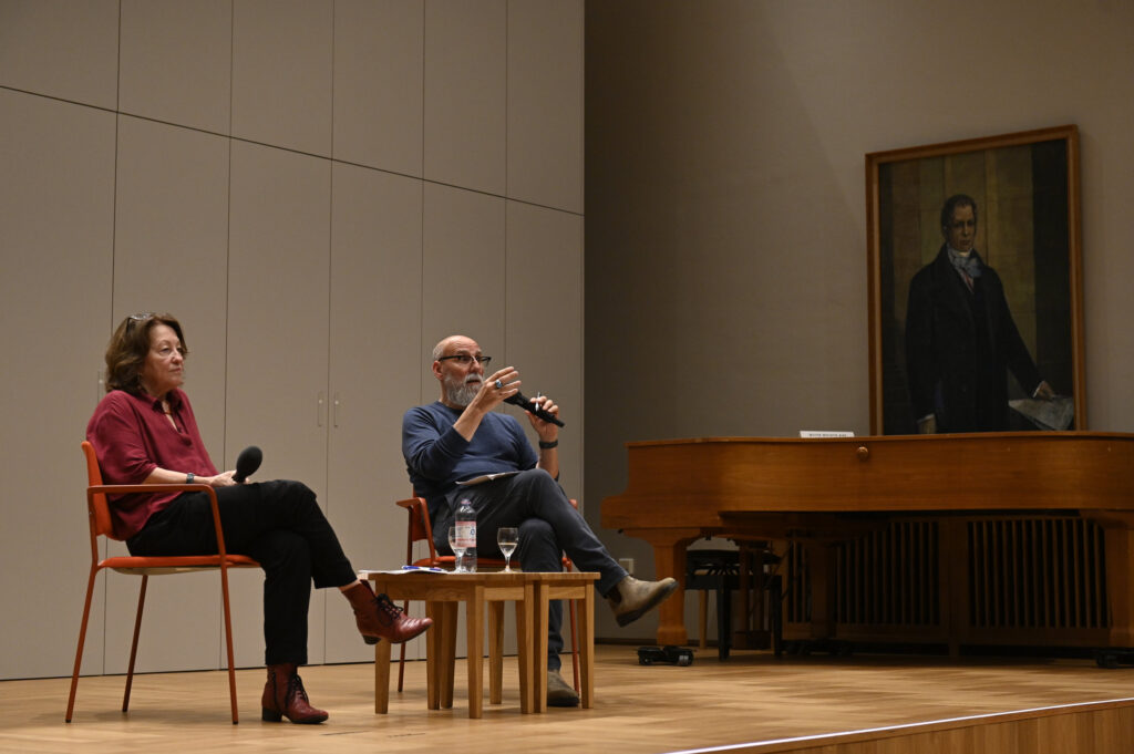 Stefanie Schüler-Springorum und Shaul Magid auf der Bühne im Senatssaal | Mosse Lecture von Shaul Magid | © Niels Leiser für Mosse Lectures