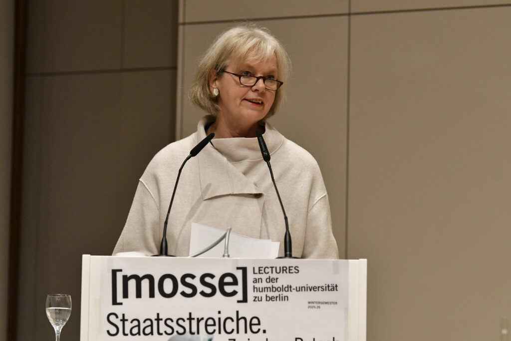 Ulrike Vedder führt in den Abend ein | Mosse Lecture von Alan Pauls | © Niels Leiser für Mosse Lectures