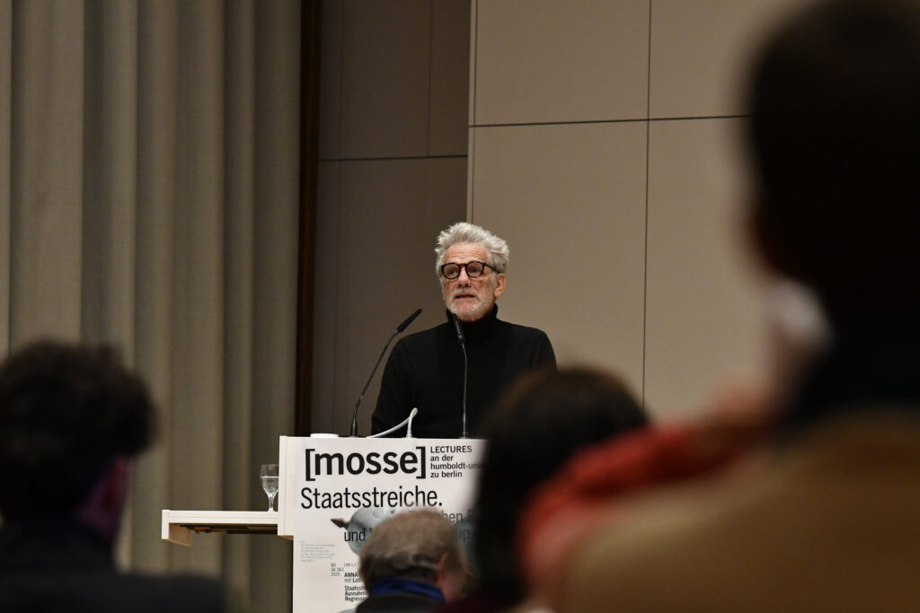 Alan Pauls vor dem Publikum im Senatssaal | Mosse Lecture von Alan Pauls | © Niels Leiser für Mosse Lectures