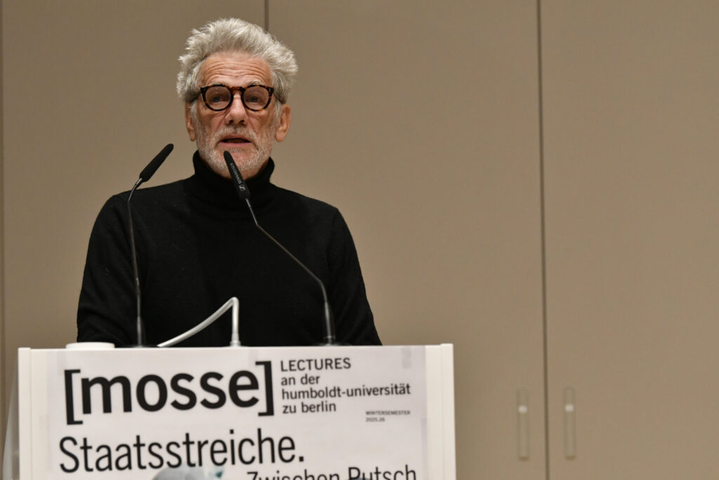 Alan Pauls während seiner Mosse Lecture | Mosse Lecture von Alan Pauls | © Niels Leiser für Mosse Lectures