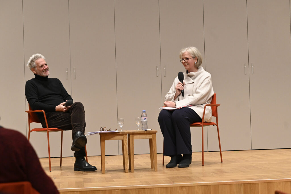 Ulrike Vedder und Alan Pauls auf der Bühne im Senatssaal | Mosse Lecture von Alan Pauls | © Niels Leiser für Mosse Lectures