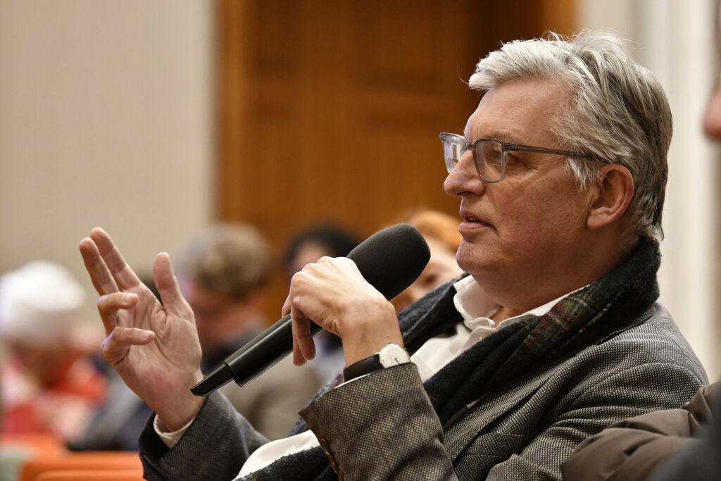 Lothar Müller stellt eine Frage | Mosse Lecture von Alan Pauls | © Niels Leiser für Mosse Lectures