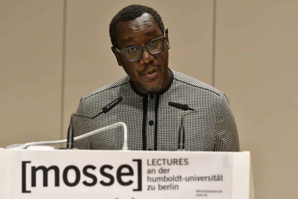 Mouhamadou El Hady Ba während seiner Mosse Lecture | Mosse Lecture von Mouhamadou El Hady Ba | © Niels Leiser für Mosse Lectures