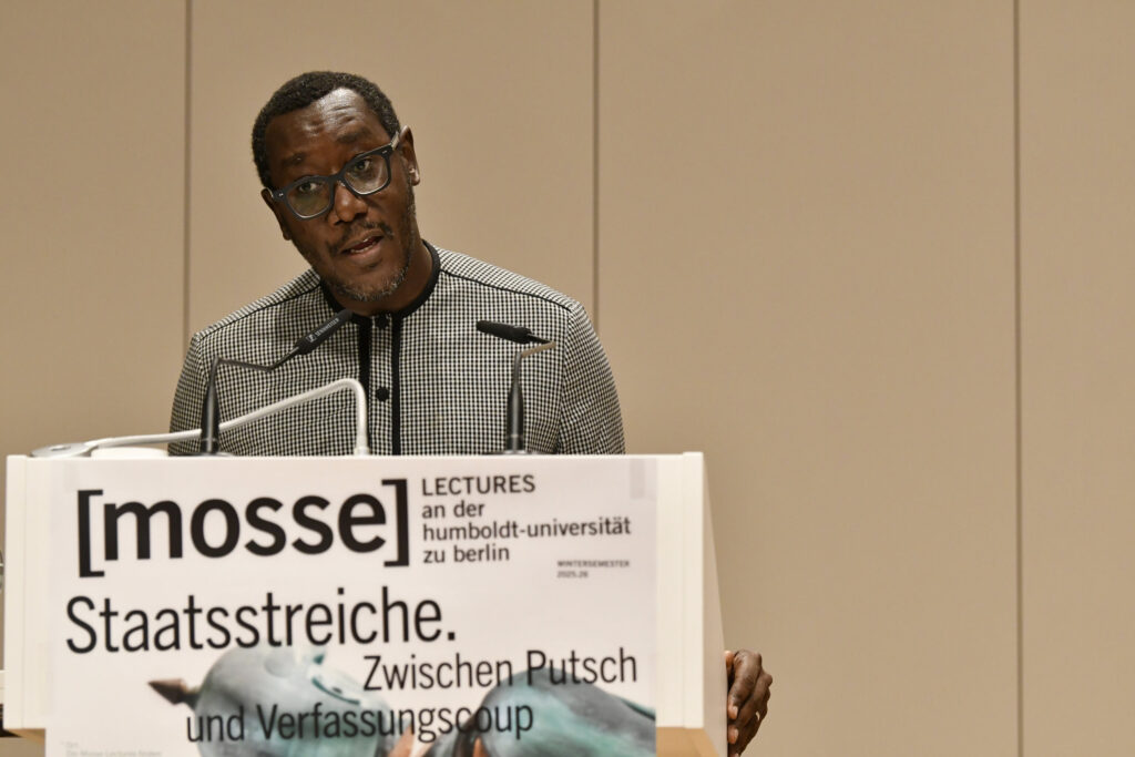 Mouhamadou El Hady Ba während seines Vortrags | Mosse Lecture von Mouhamadou El Hady Ba | © Niels Leiser für Mosse Lectures
