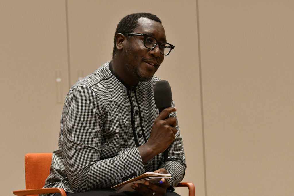 Mouhamadou El Hady Ba im Gespräch mit dem Publikum | Mosse Lecture von Mouhamadou El Hady Ba | © Niels Leiser für Mosse Lectures