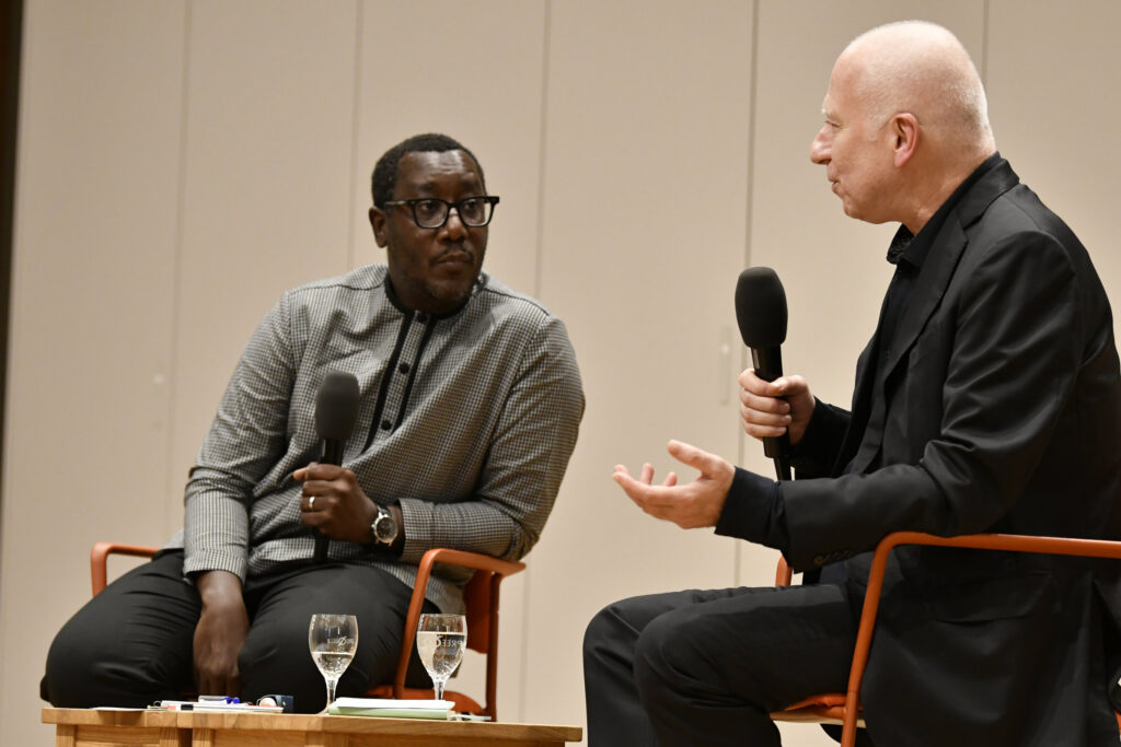 Mouhamadou El Hady Ba im Gespräch mit Joseph Vogl | Mosse Lecture von Mouhamadou El Hady Ba | © Niels Leiser für Mosse Lectures