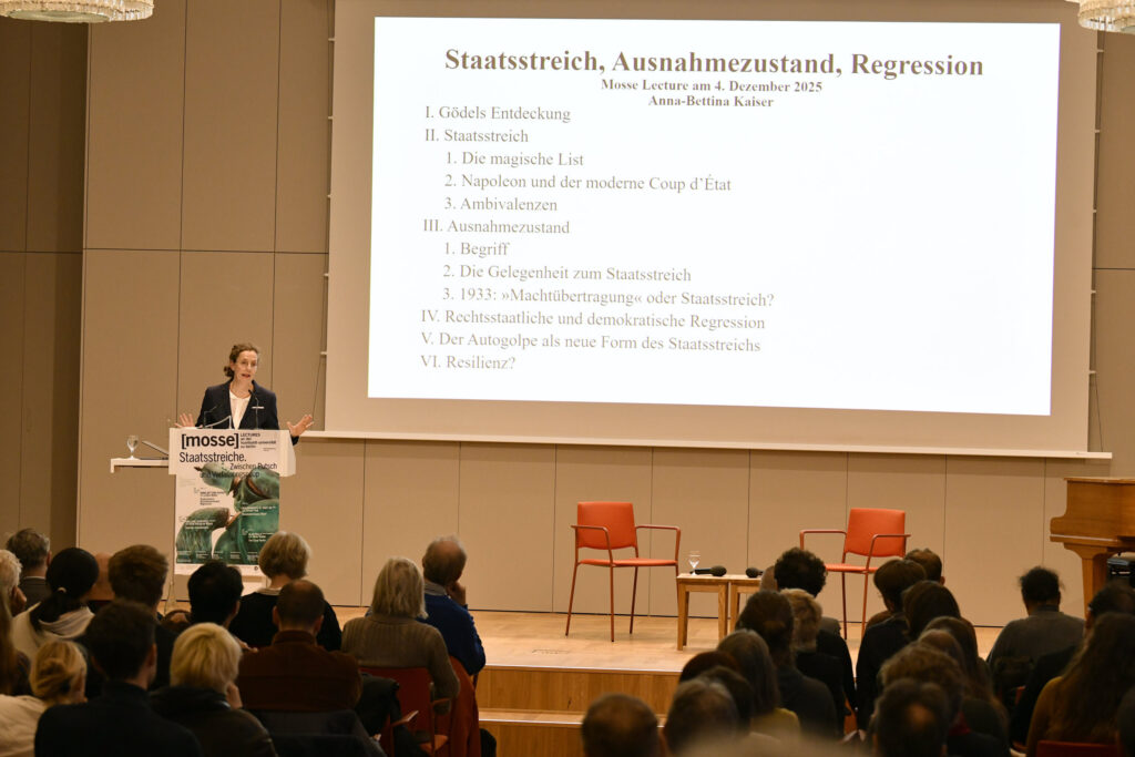 Anna-Bettina Kaiser vor dem Publikum im Senatssaal | Mosse Lecture von Anna-Bettina Kaiser | © Niels Leiser für Mosse Lectures