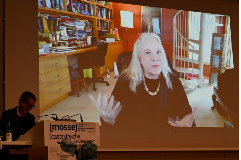 Kim Lane Scheppele im Gespräch mit Ethel Matala de Mazza | Mosse Lecture von Kim Lane Scheppele | © Niels Leiser für Mosse Lectures