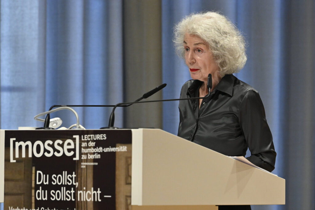 Heike Behrend während ihrer Mosse Lecture | Mosse Lecture von Heike Behrend | © Niels Leiser für Mosse Lectures