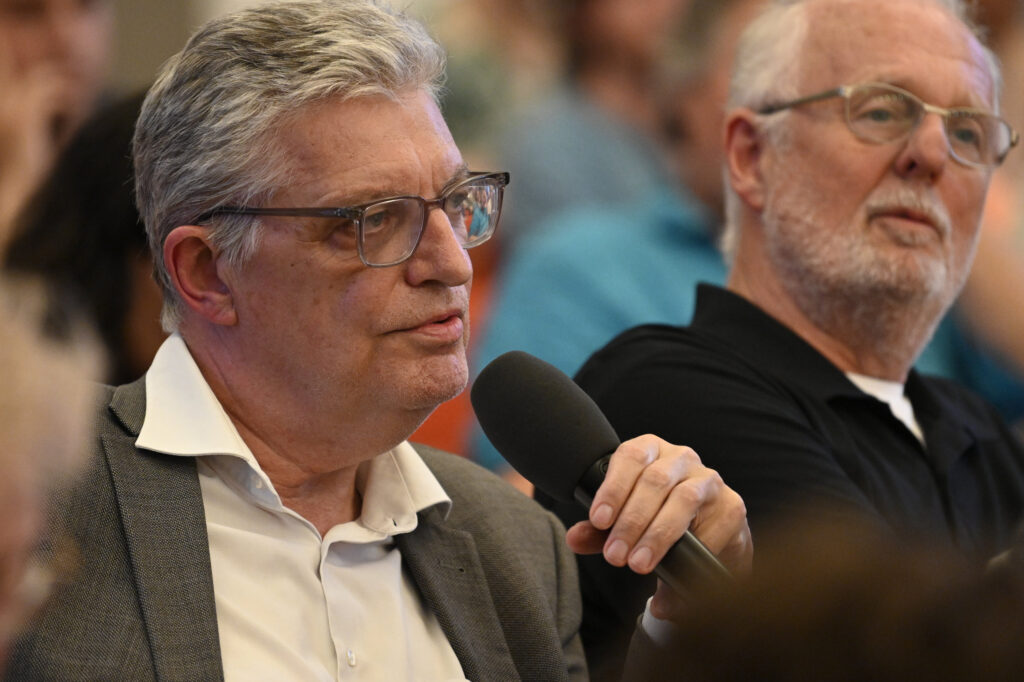 Lothar Müller stellt eine Frage | Mosse Lecture von Adrian Daub | © Niels Leiser für Mosse Lectures