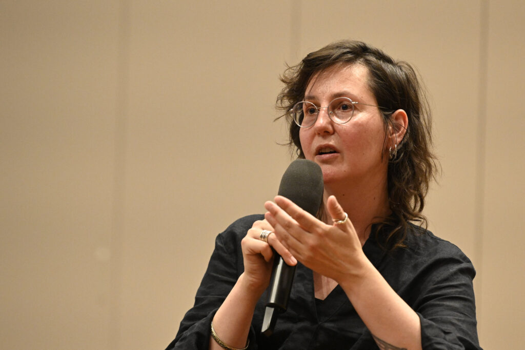 Jule Govrin im Gespräch mit dem Publikum | Mosse Lecture von Jule Govrin | © Niels Leiser für Mosse Lectures